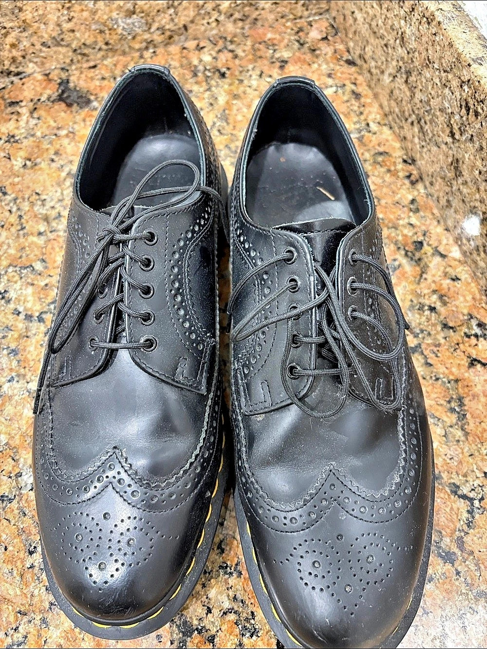 Dr. Martens 3989 Yellow Stitch Smooth Leather Brogue Shoes Brogue Oxfords Black
